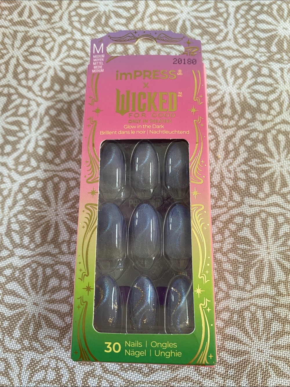 Glinda’s Living in a Dream Wicked Press-on Nails impress
